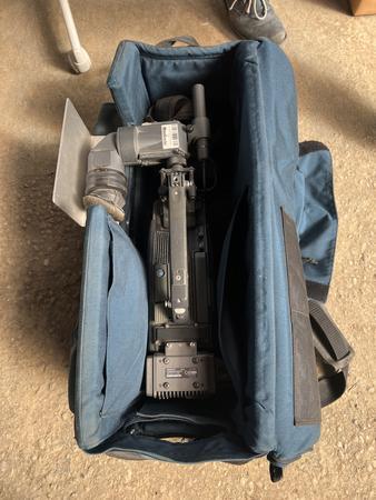 Sony MSW-900P/9SN digital camcoder with CA-702P adapter, BVF-V20WCE viewfinder and bag Sony MSW-900P/9SN digital camcoder with CA-702P adapter, BVF-V20WCE viewfinder and bag