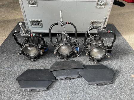 3 x Arri 1kW pole operated 3 x Arri 1kW pole operated