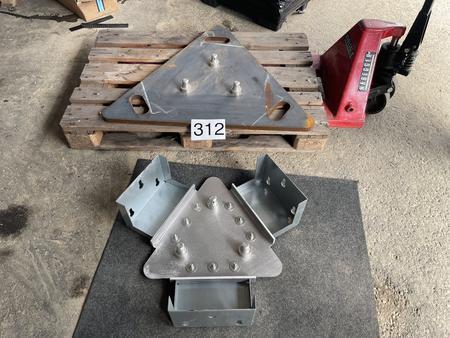 TV Stand for 3 TVs TV Stand for 3 TVs