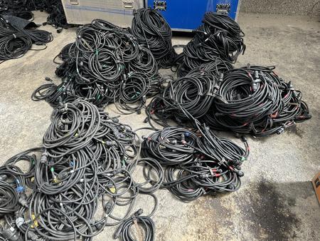 Hybrid cable 1x2x0,25mm² + 3x1,5mm² with CA6 connector Hybrid cable 1x2x0,25mm² + 3x1,5mm² with CA6 connector
