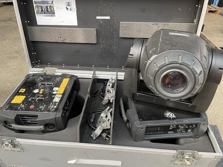 2x Martin MAC700 spot incl. 1 case 2x Martin MAC700 spot incl. 1 case