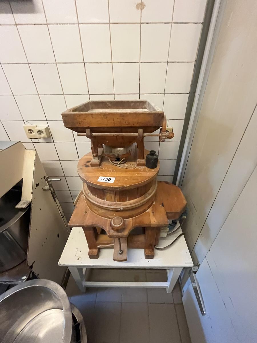 Körndlreibmaschine ca. 10 kg, 380V, 830/640/500 mm?d=2025-05-23 10:23:54