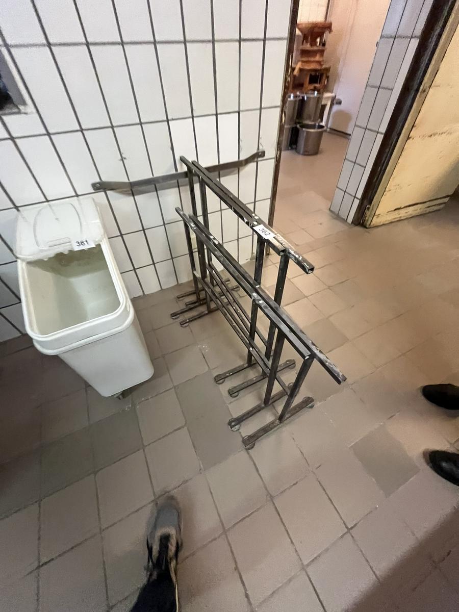 4 Stück Simperl-Abstellständer, 2 x 1000/660 mm, 2 x 840/900 mm?d=2025-05-23 10:17:41