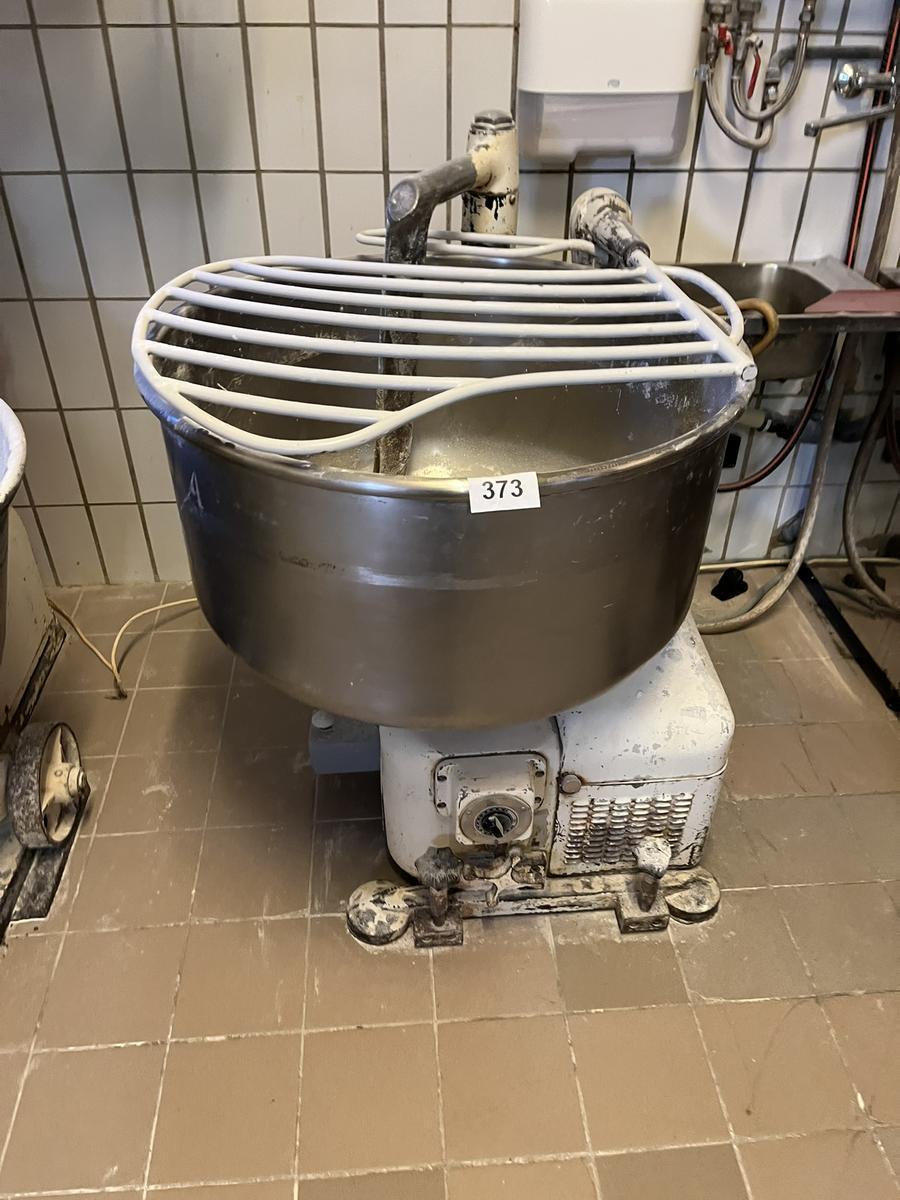 Hubknetmaschine mit 2 Geschwindigkeiten, ca. 80 Liter?d=2025-05-23 10:36:26