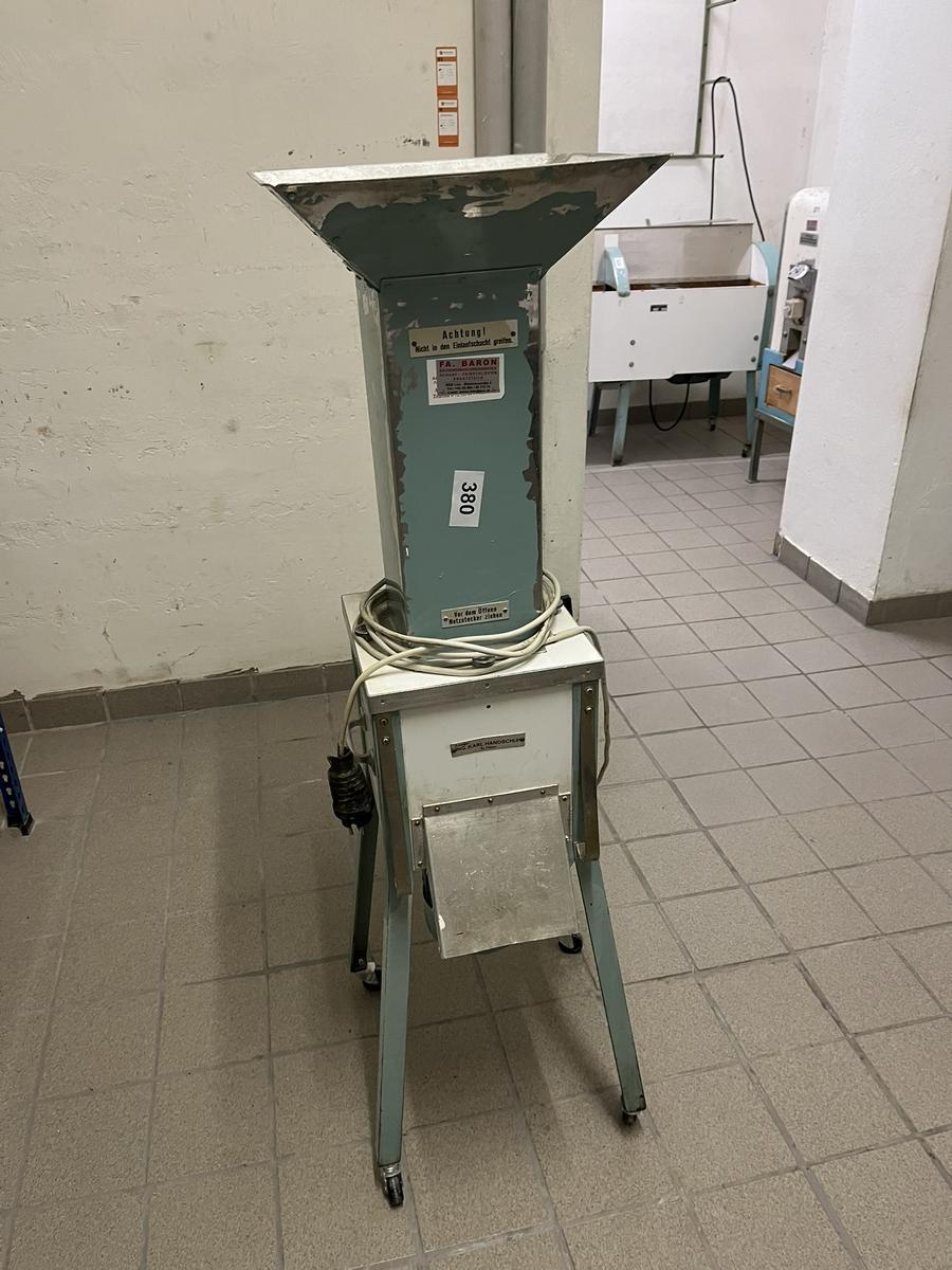 Handschuh Bröselreibmaschine ca. 1450/450/450 mm?d=2025-05-23 10:53:38