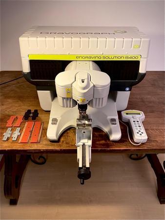 Gravograph IS400 Graviermaschine, inkl. Software, inkl. Handbuch, inkl. umfangreichem Zubehr