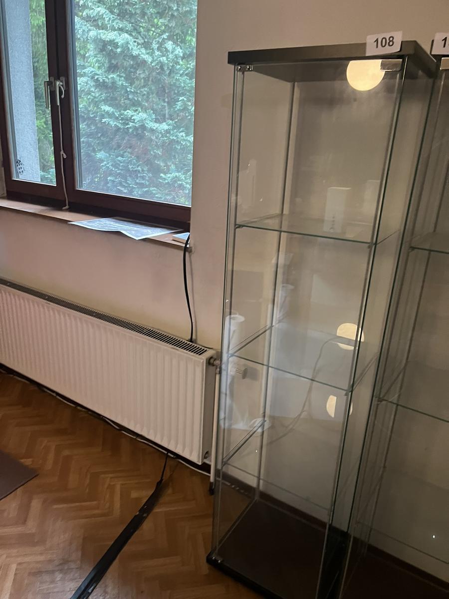 Glasvitrine mit 4 Fachebenen 40 x 35 x 150 cm?d=2025-06-08 00:42:21