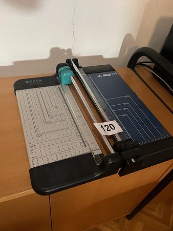 2 Stück Papierschneidmaschinen 2 Stück Papierschneidmaschinen