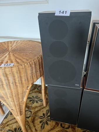 1Lade befüllt mit Kleinteilen- Befestigungsmaterial 1Lade befüllt mit Kleinteilen- Befestigungsmaterial