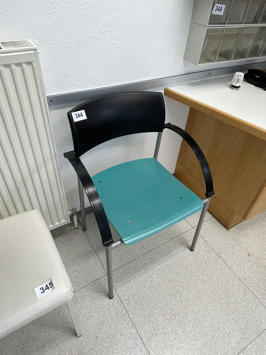 Stuhl mit Armlehne