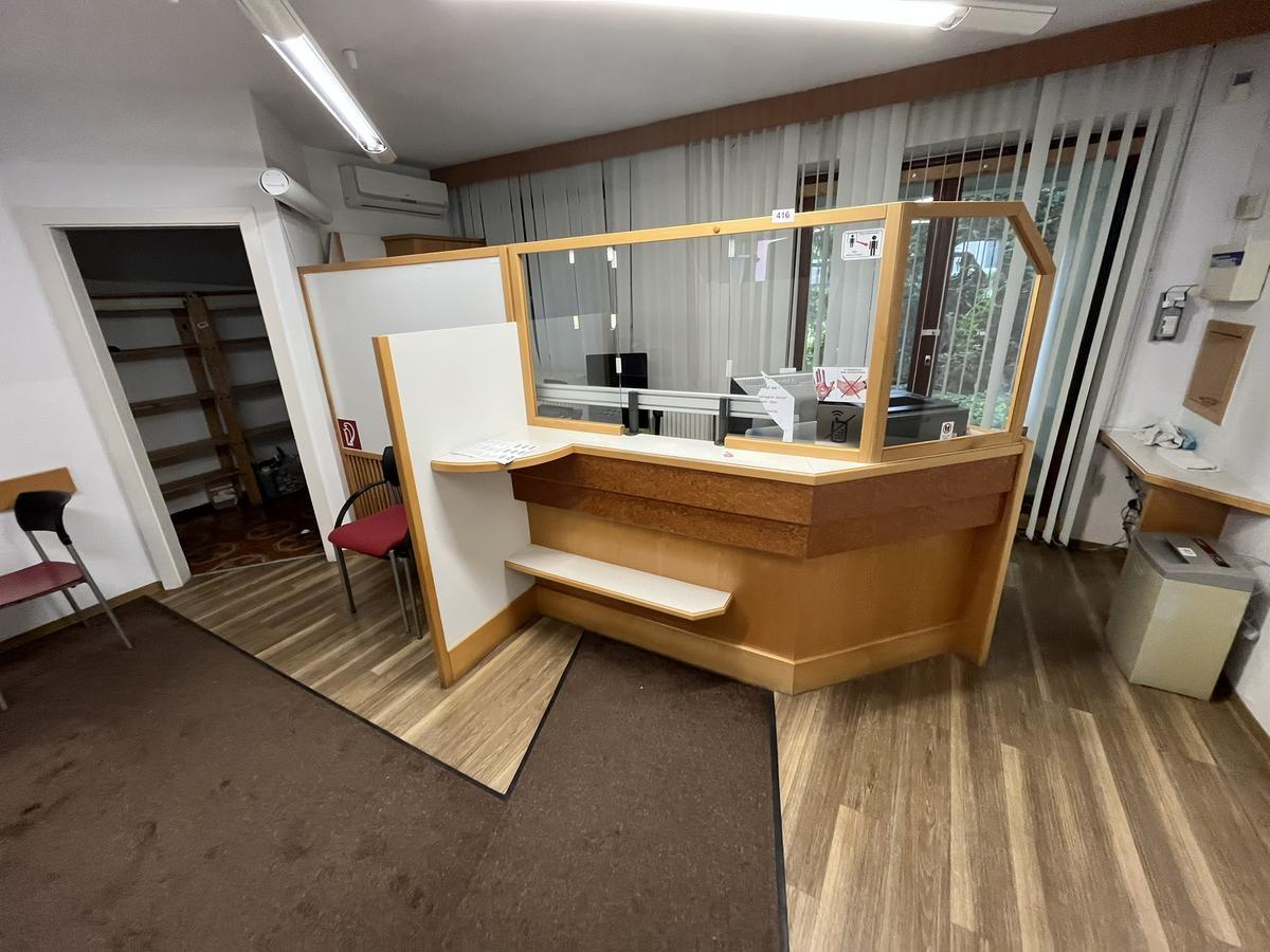 Empfangspult ca. 360 x 130 cm?d=2025-05-31 13:15:35