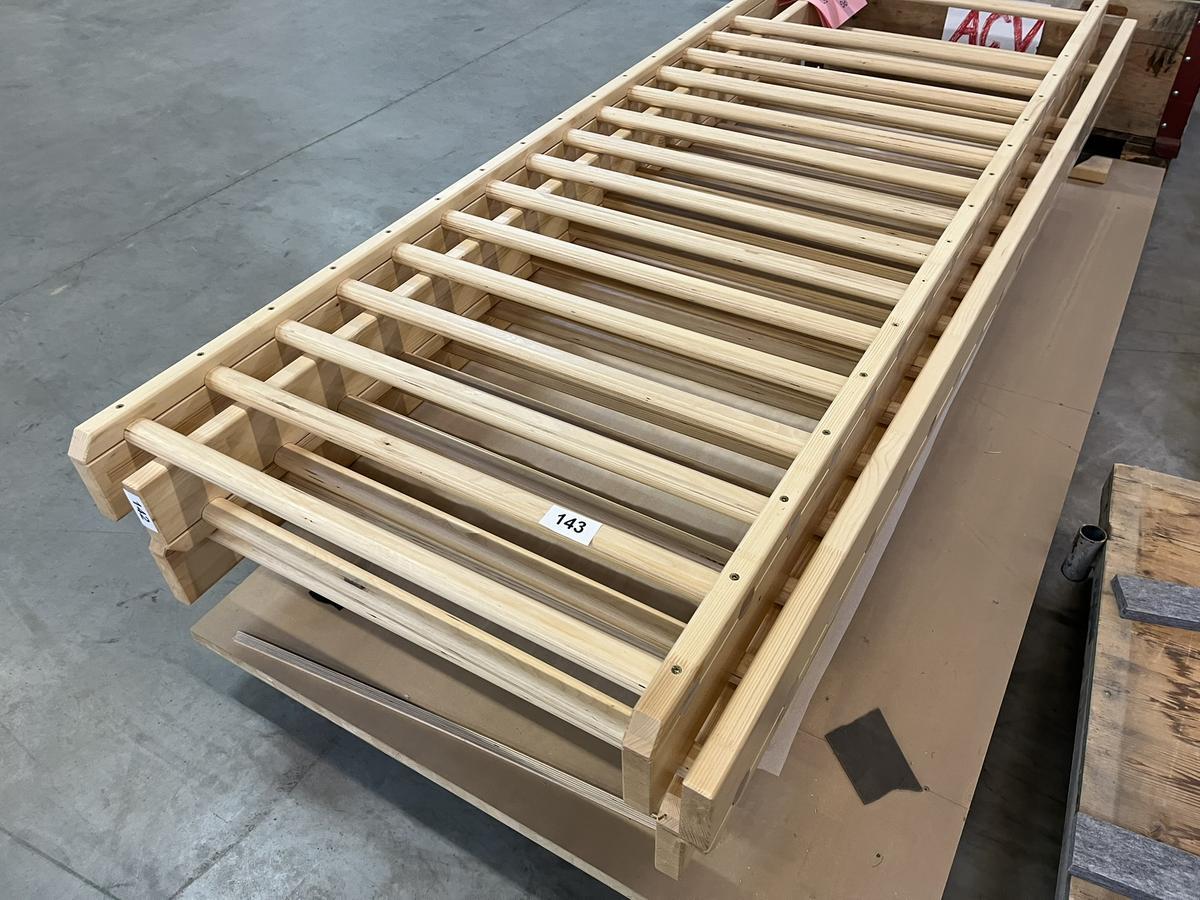 Sprossenwand 1-feldrig fix, 2600x900mm (Holme Fichte,16 ovale Sprossen)