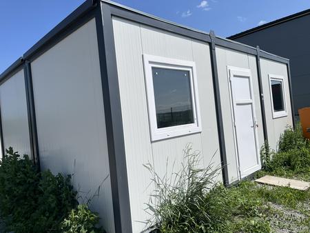 BÜROCONTAINER ca.600x240 cm 1 Außentüre, 2 Stk.PVC Fenster 100x100 cm ,PVC Boden,Elektroinstallation,RAL 7016/9002,neuwertig BÜROCONTAINER ca.600x240 cm 1 Außentüre, 2 Stk.PVC Fenster 100x100 cm ,PVC Boden,Elektroinstallation,RAL 7016/9002,neuwertig