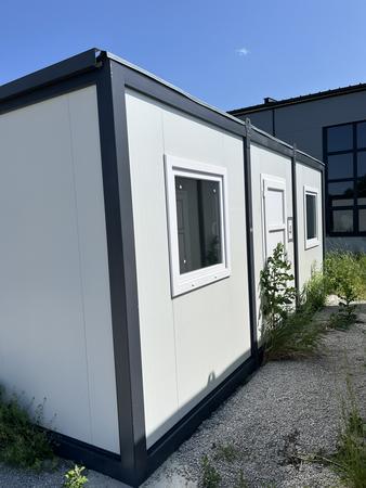 BÜROCONTAINER ca.600x240 cm 1 Außentüre, 2 Stk.PVC Fenster 100x100 cm ,PVC Boden,Elektroinstallation,RAL 7016/9002,neuwertig BÜROCONTAINER ca.600x240 cm 1 Außentüre, 2 Stk.PVC Fenster 100x100 cm ,PVC Boden,Elektroinstallation,RAL 7016/9002,neuwertig