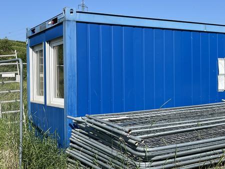 CONTAINEX Bürocontainer 6055/2435/2590 mm 2 PVC Fenster mit Rollo, 1 Außentüre,stapelbar,Kippfenster, Elektroinstallation , CONTAINEX Bürocontainer 6055/2435/2590 mm 2 PVC Fenster mit Rollo, 1 Außentüre,stapelbar,Kippfenster, Elektroinstallation ,