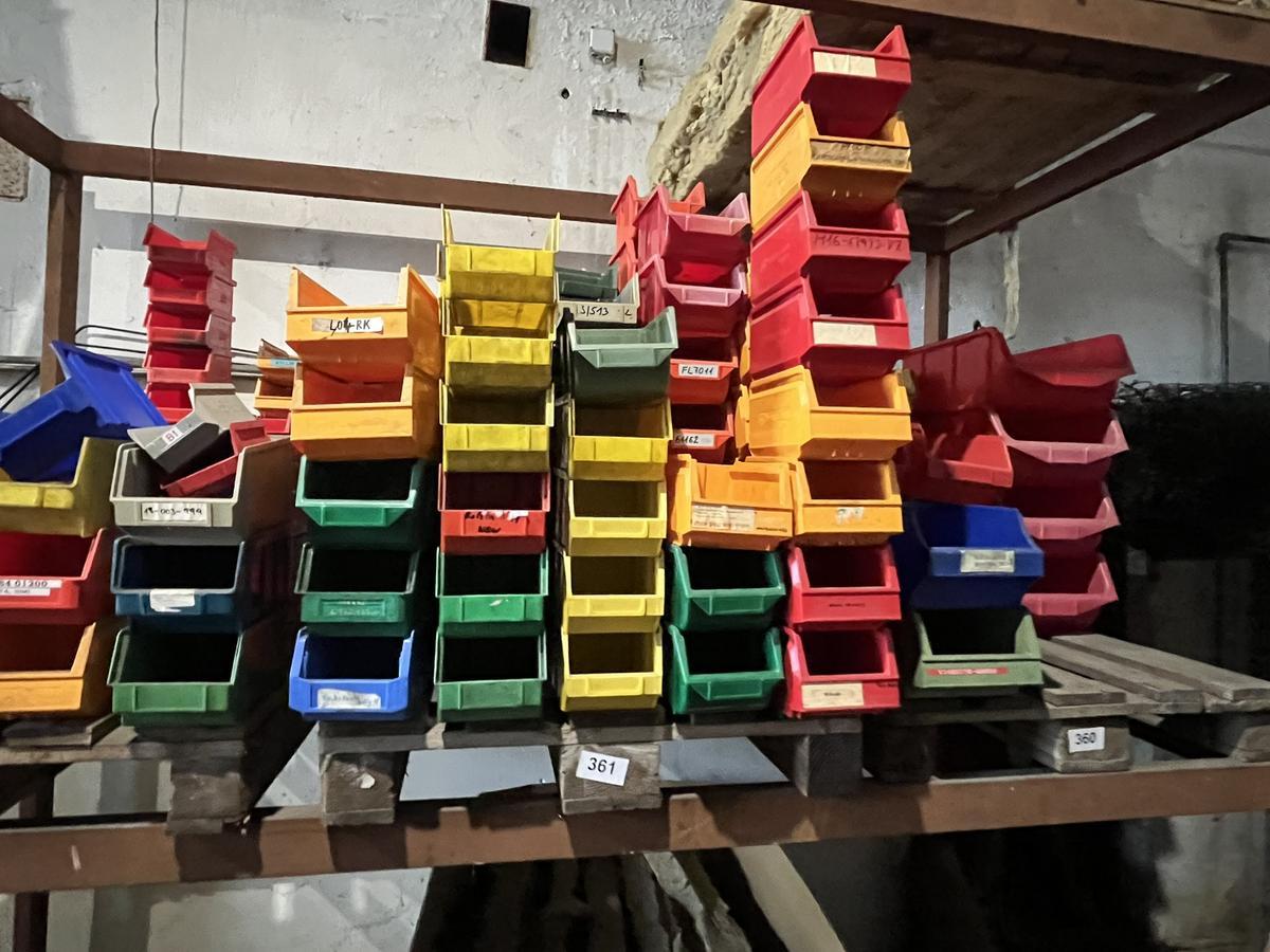 1 Palette mit PVC Kunststoffschütten?d=2025-06-18 11:49:08