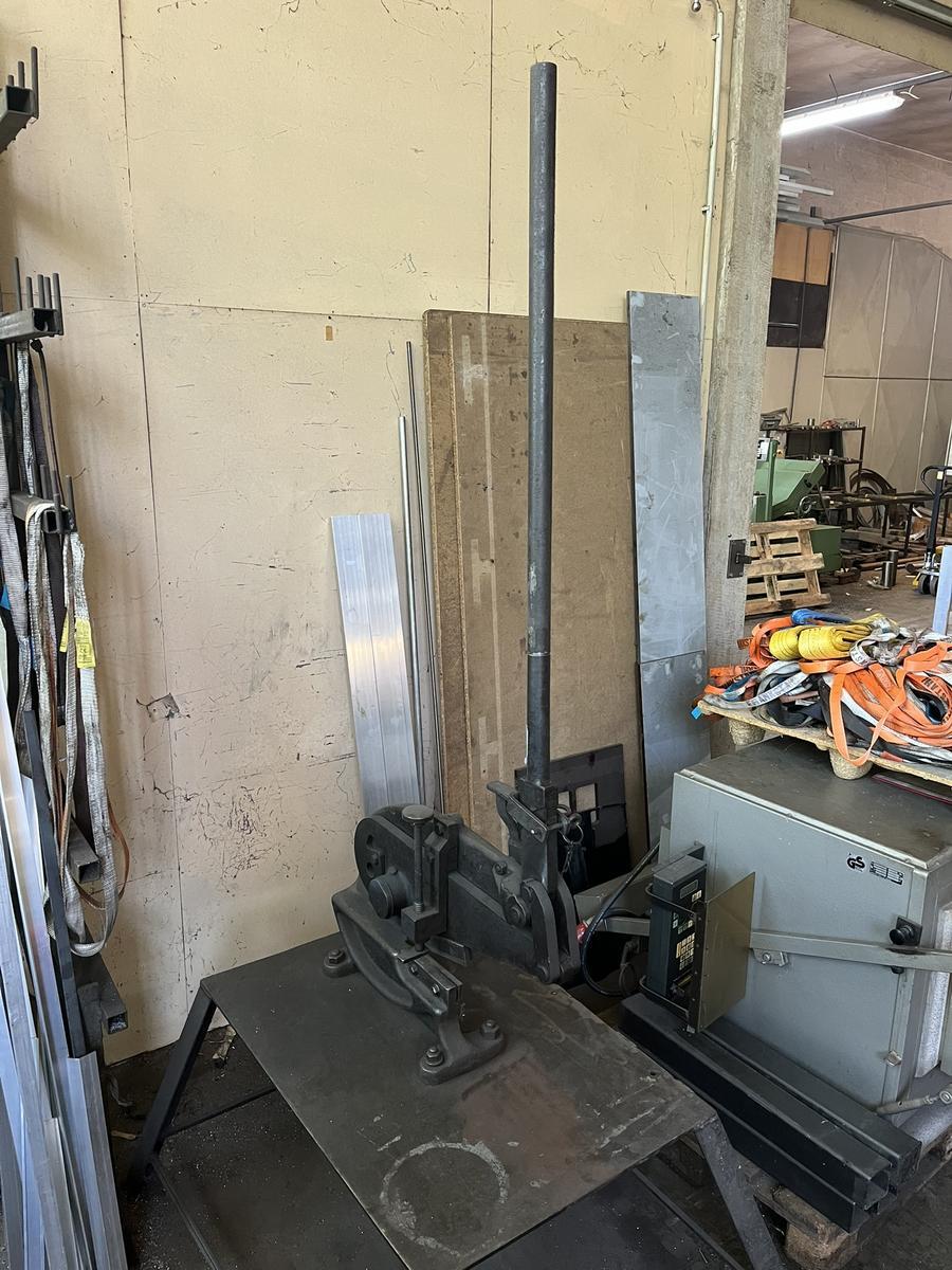 Schlagschere, mechanisch, schwere Ausführung, mit Unterbau?d=2025-06-18 12:07:49