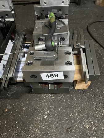Maschinenschraubstock 160mm Backenbreite, inkl. Anschäge und diverse Spannbacken Maschinenschraubstock 160mm Backenbreite, inkl. Anschäge und diverse Spannbacken