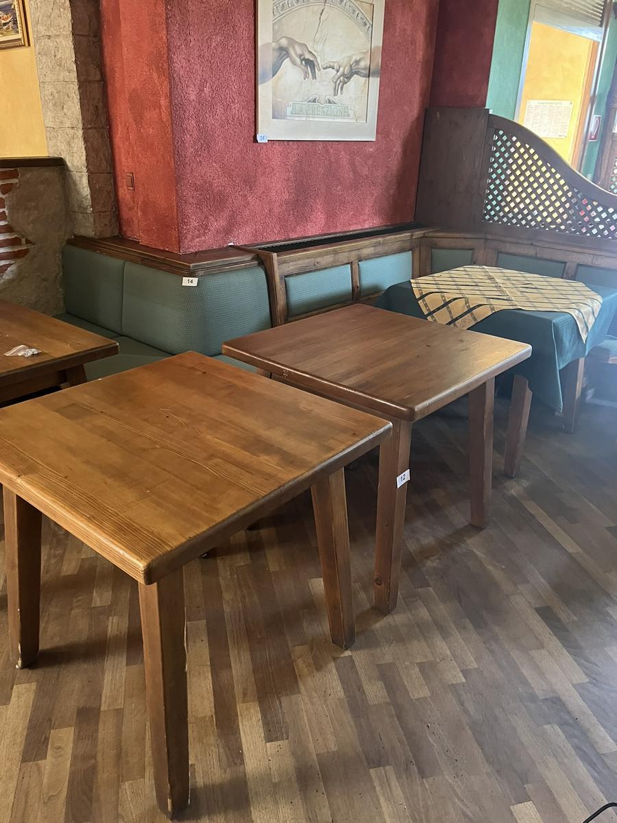 3 Stück Gastrotische Massivholz 80x80 cm