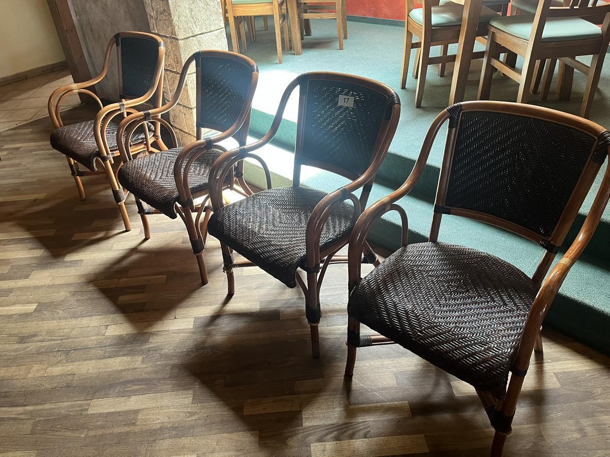 4 Stück Rattanstühle