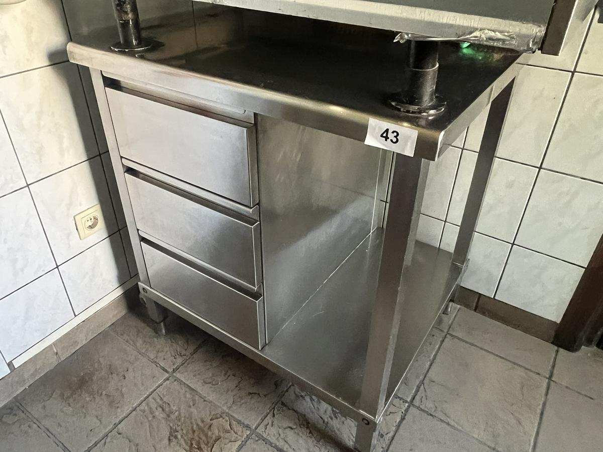 Edelstahl Arbeitstisch ca. 80/70/90 cm mit 3 Auszugsladen aufgekantet rückseitig