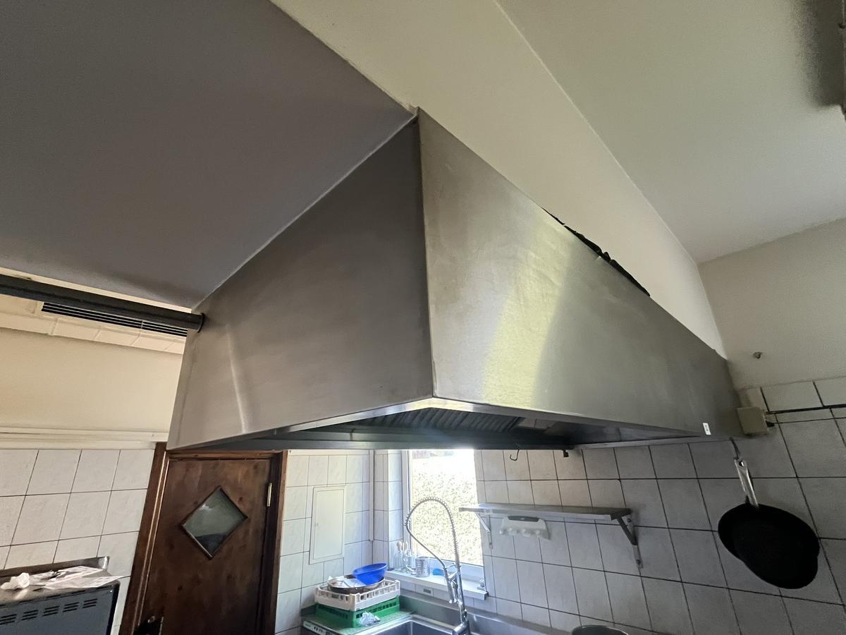 Dunstabzugshaube ca. 100/42/235 cm mit Motoreinheit?d=2025-06-13 19:42:46