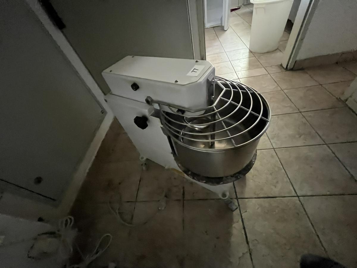 Pizzateig-Knet-,Rührmaschine ASM  0.75 kW, Kessel 38/22 cm