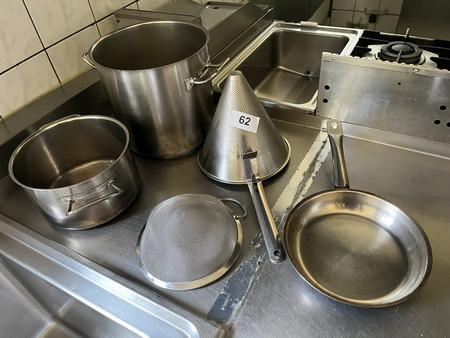 Posten Kochpfannen / Siebe Posten Kochpfannen / Siebe