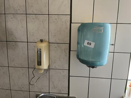 TORK Papierabrollspender mit Seifenspender TORK Papierabrollspender mit Seifenspender
