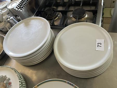 17 Stk. Pizzateller 11 Stk.33 cm- 6 Stk. 31 cm 17 Stk. Pizzateller 11 Stk.33 cm- 6 Stk. 31 cm