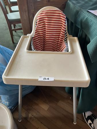 Kindersitz in Kunststoff Kindersitz in Kunststoff