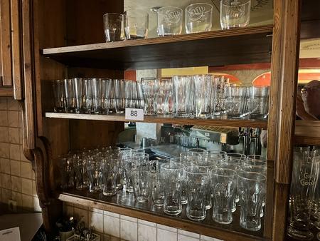 kompletter Regalinhalt an Limo/Wassergläsern kompletter Regalinhalt an Limo/Wassergläsern