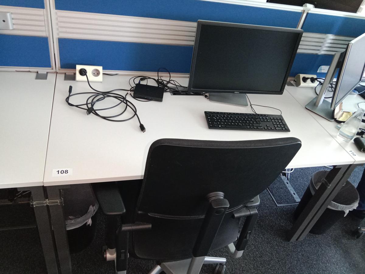 Steelcase Schreibtisch 120/80 cm mit Rückwand