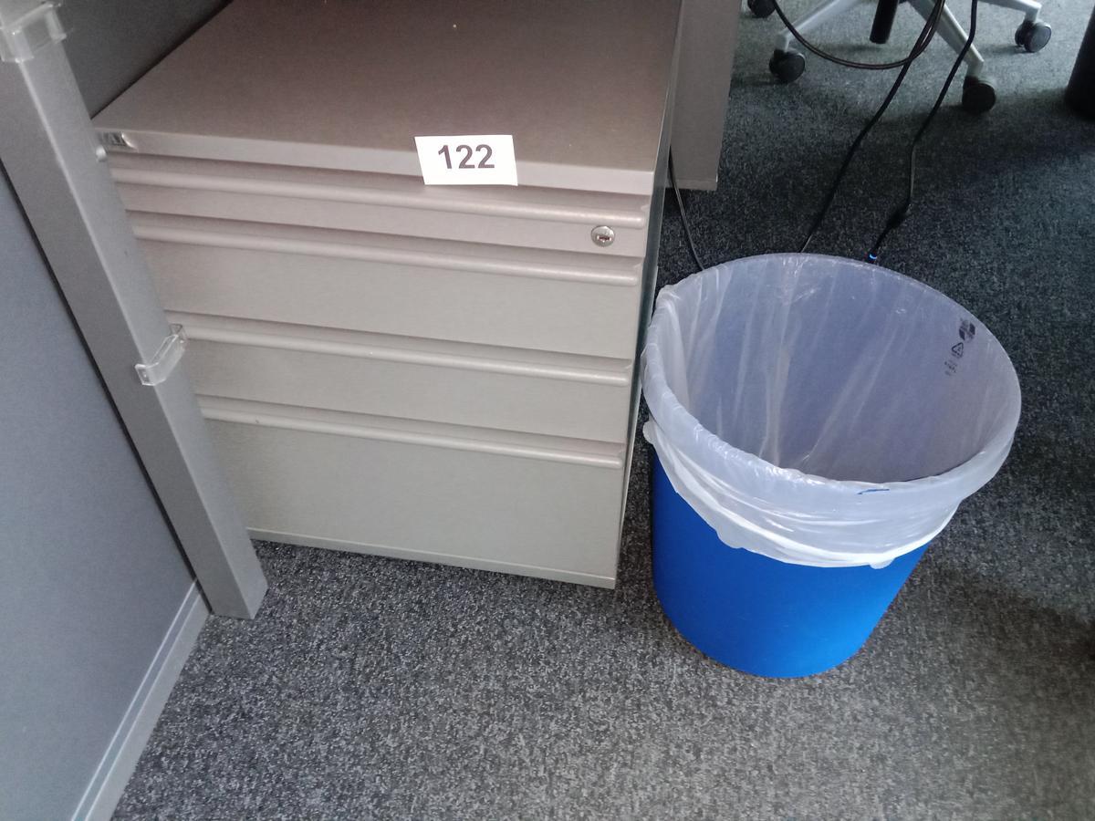 Steelcase Schreibtisch 160/80 cm mit Trennwand