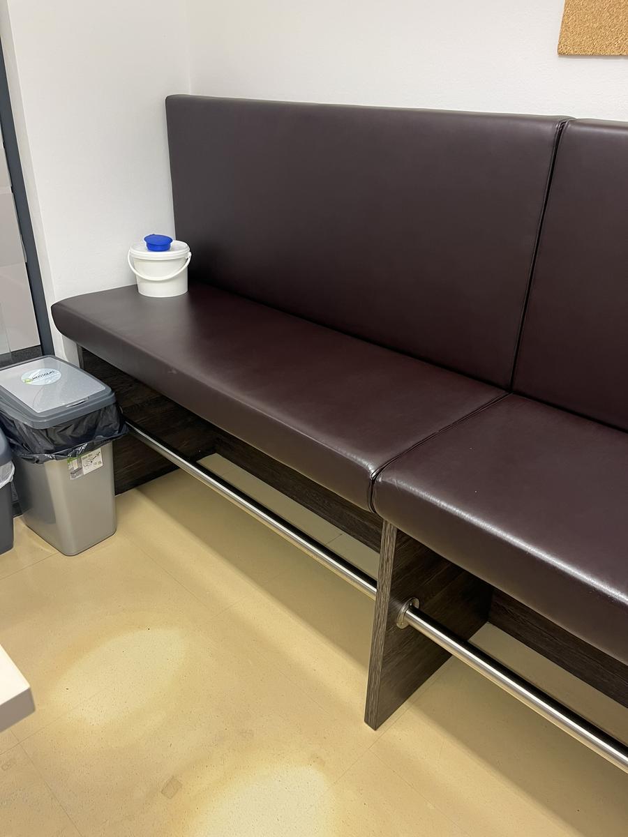 Sitzbankgruppe teilbar ca. 560/60/150 cm