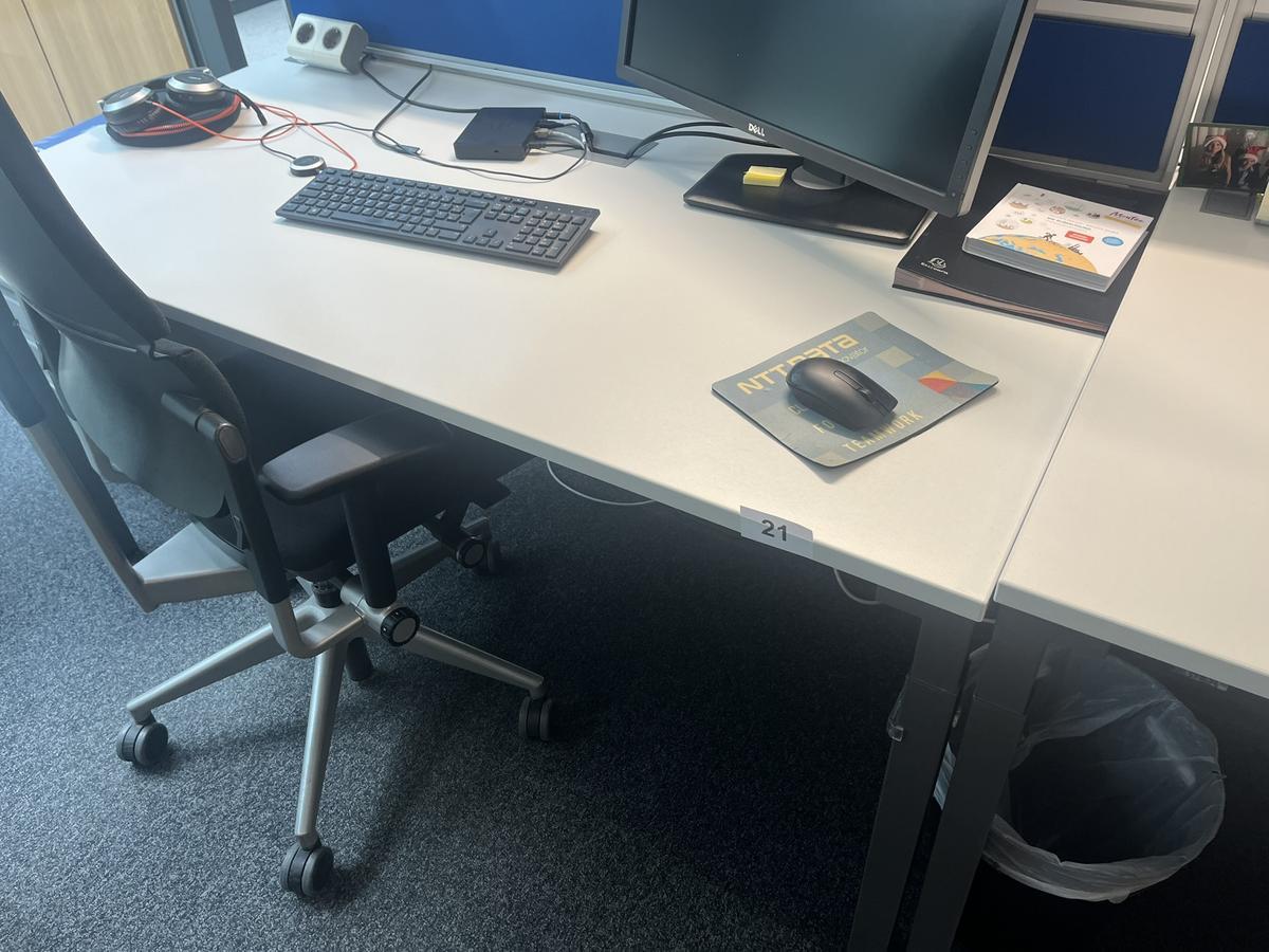 Steelcase Schreibtisch 160/80 cm mit Trennwand