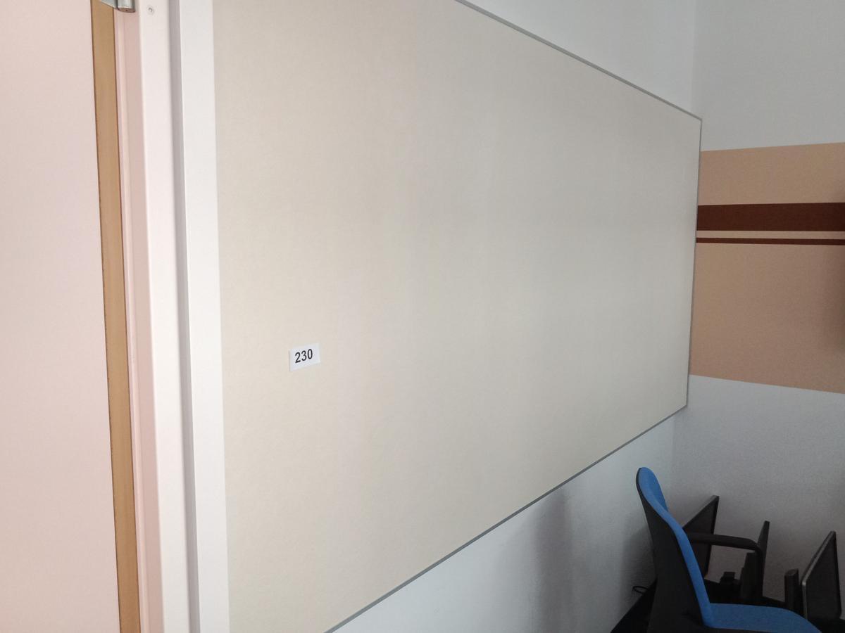 Pinnwand ca. 120/300 cm