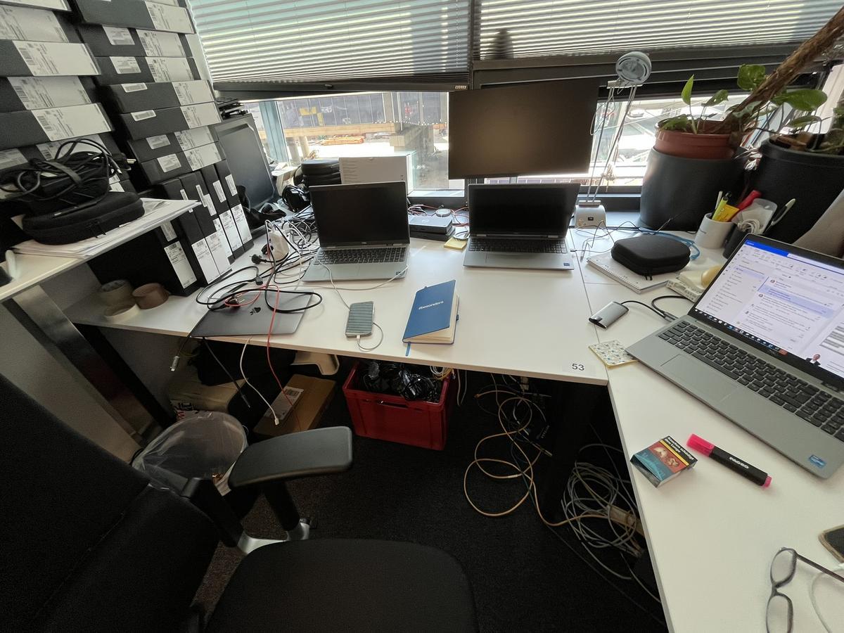 Steelcase Schreibtisch ca. 165/80 cm