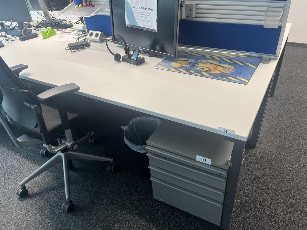 Steelcase Schreibtisch 160/80 cm mit Trennwand