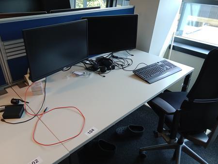 Steelcase Schreibtisch 120/80 cm mit Rückwand