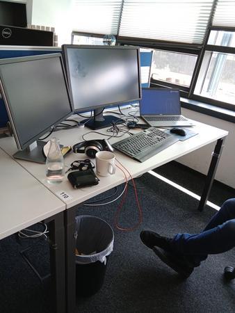 Steelcase Schreibtisch 120/80 cm mit Rückwand