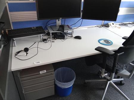 Steelcase Schreibtisch 160/80 cm mit Trennwand