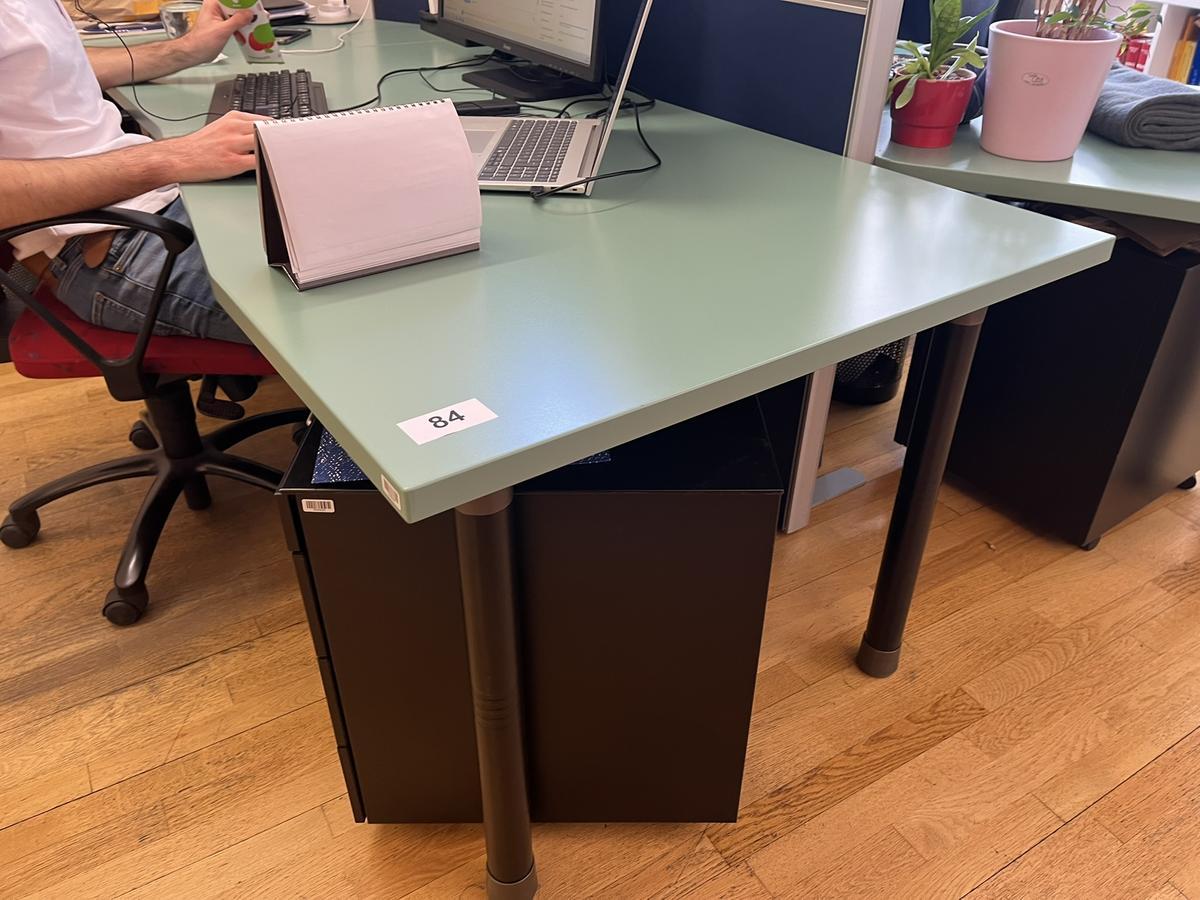 Schreibtisch 2-teilig geschwungen?d=2025-06-16 19:36:11