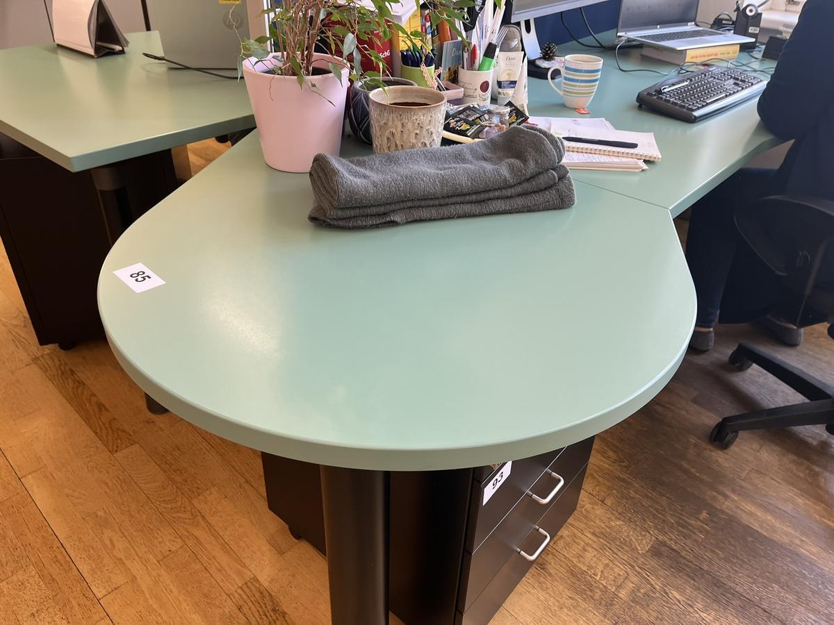 Schreibtisch 2-teilig geschwungen?d=2025-06-16 19:39:33