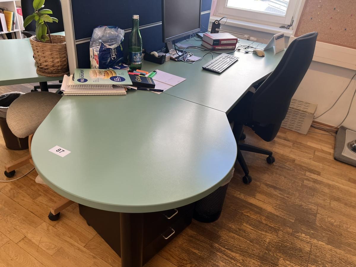 Schreibtisch 2-teilig geschwungen?d=2025-06-16 19:32:13