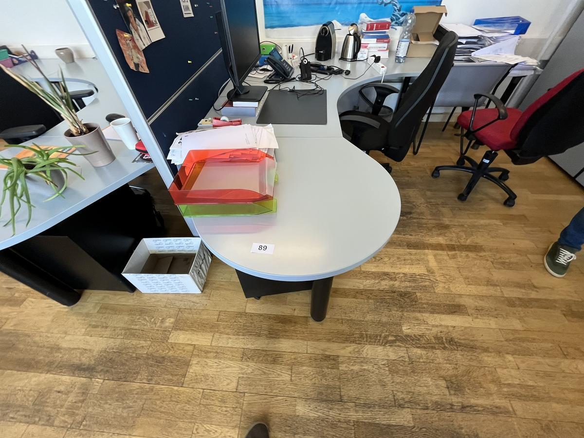 Schreibtisch 2-teilig geschwungen?d=2025-06-17 02:59:31