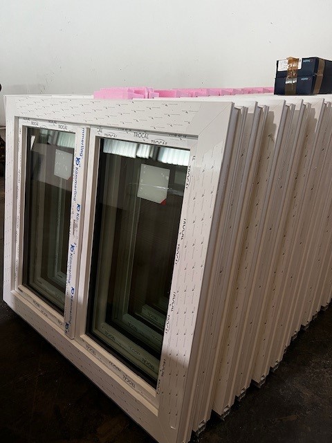 2 Stk. Kunstoffdrehkippfenster 130 x 110 cm mit Isolierglas 2 flügelig FABRIKSNEU?d=2025-06-28 17:40:24
