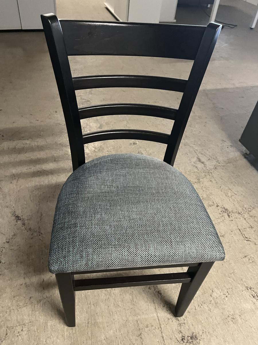 30 Stk. neue Gastrostühle?d=2025-06-17 12:32:23