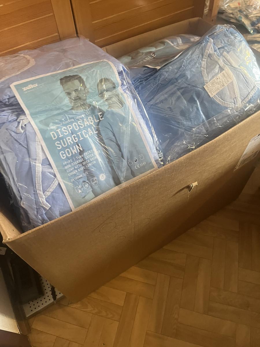 14 x 10 Stück Disposable Surgical Gown