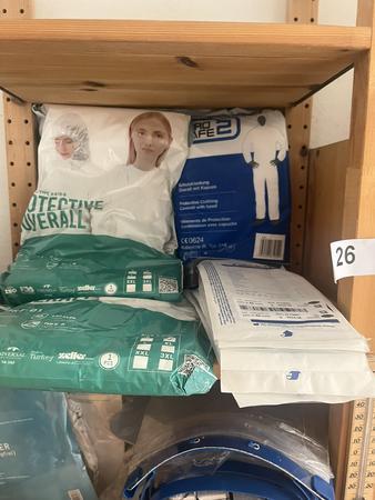 Regalinhalt Schutzbekleidung Regalinhalt Schutzbekleidung